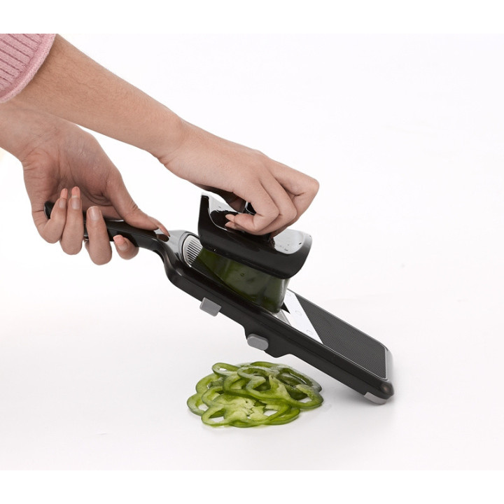 Malý kráječ zeleniny Julienne